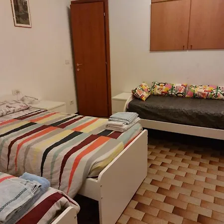 Flat In 3 *